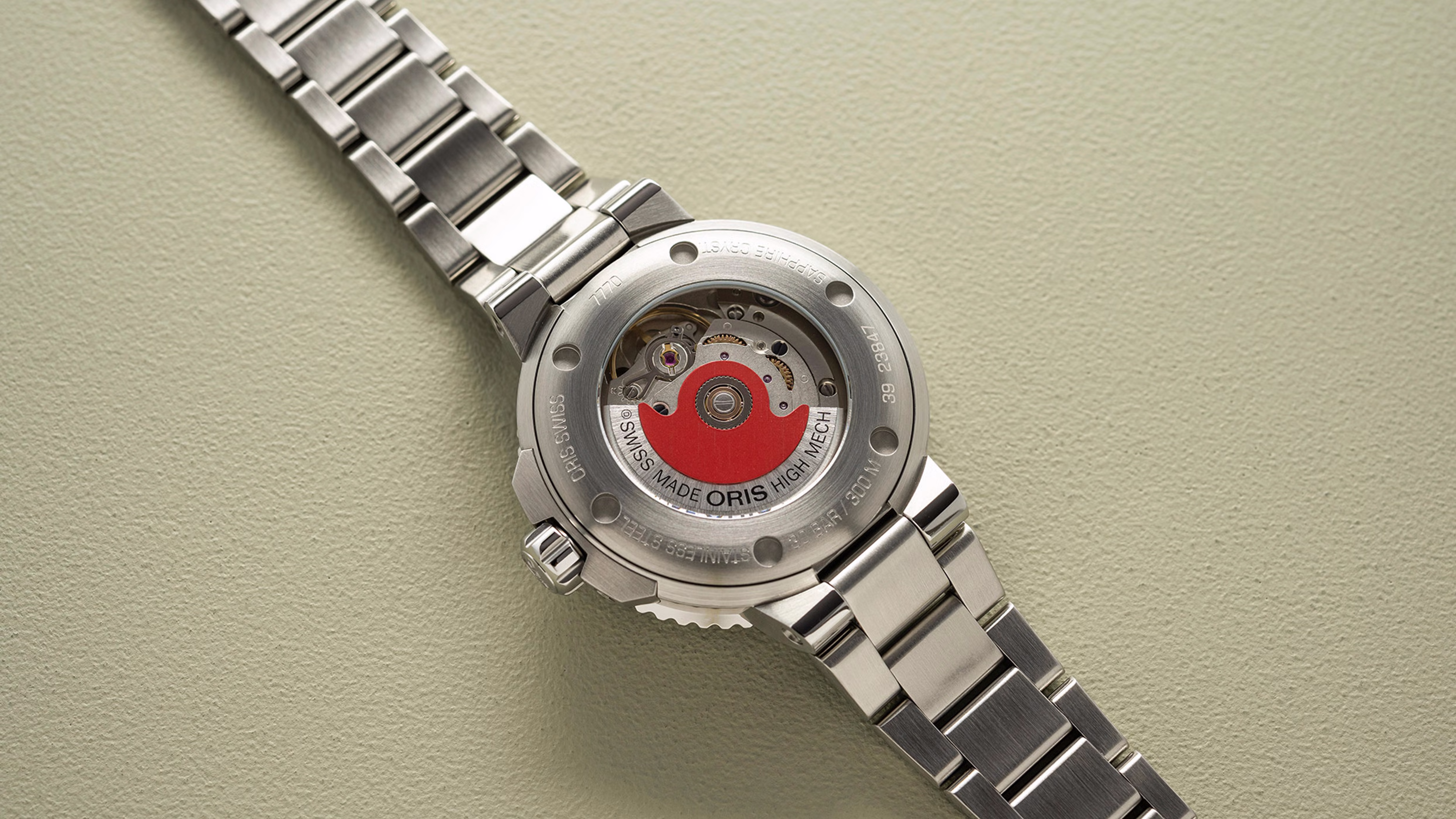 Oris Aquis Date 36.5mm Multi-piece stainless steel case, green mother-of-pearl ladies' watch 01 733 7770 4157-07 8 18 05P