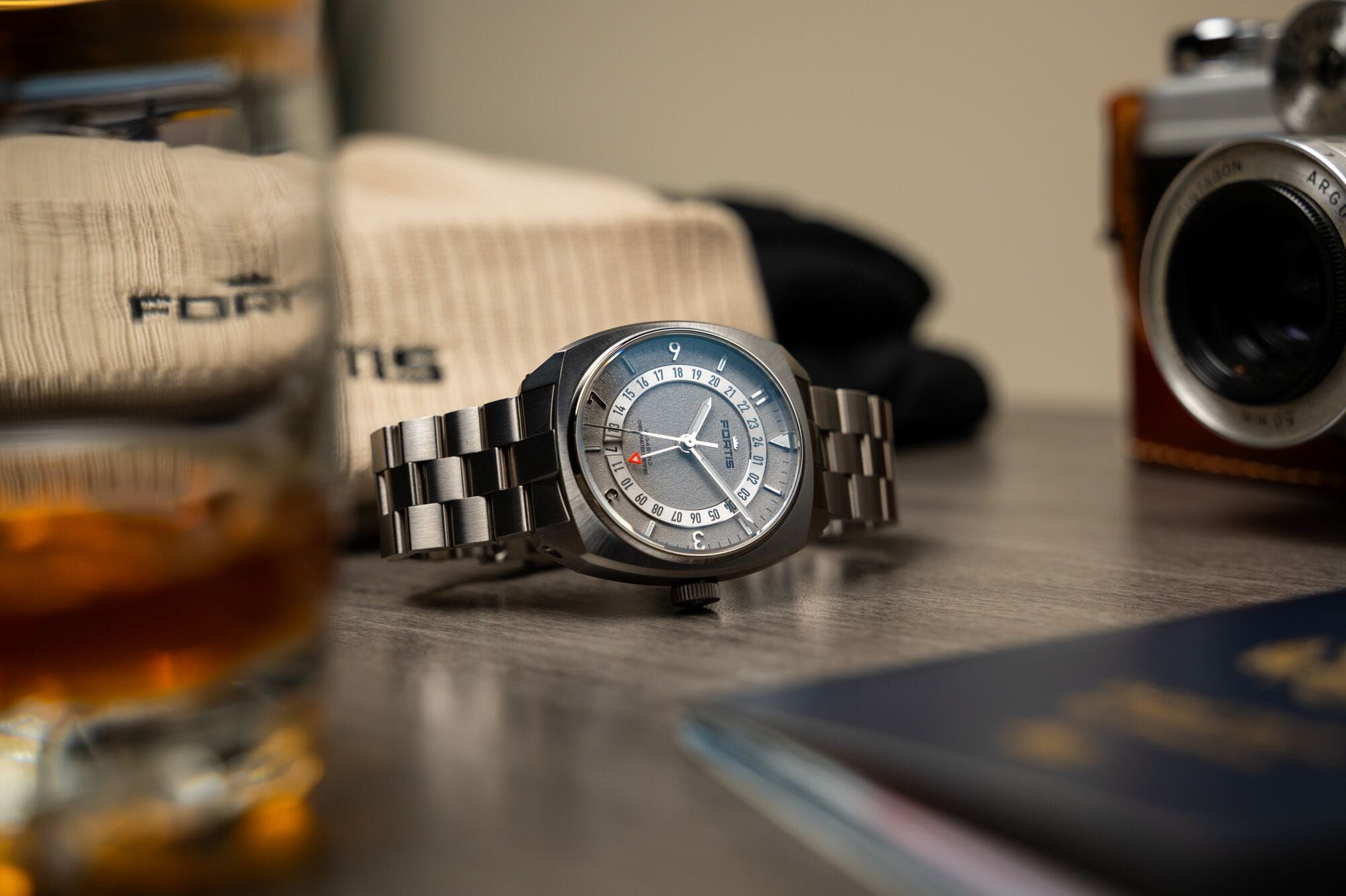 k_5zYXTw Fortis VAGABOND V-40 Urban Shadow Herrenuhr F6660004