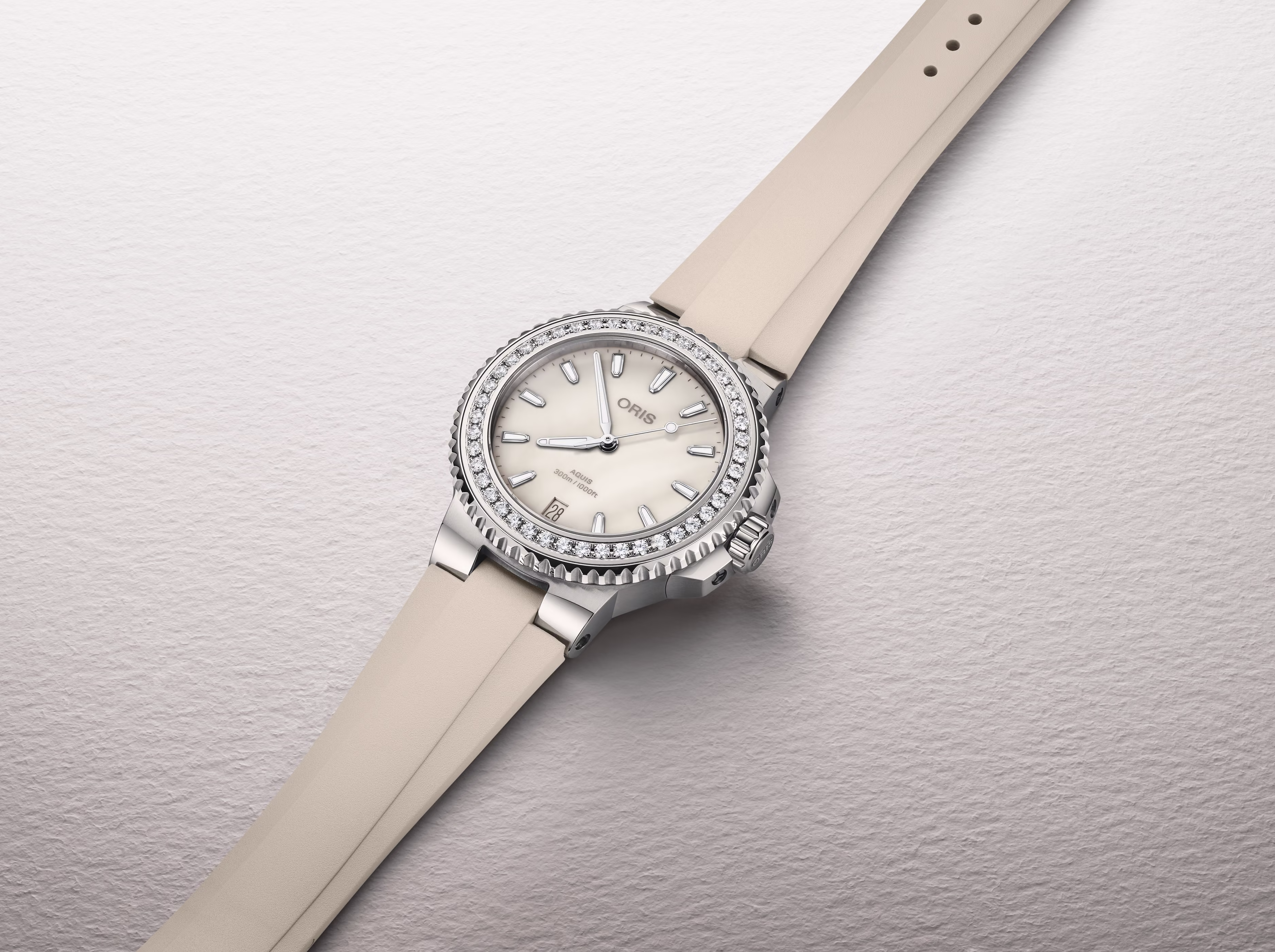 Oris Aquis Date Diamonds 36,5mm Kautschukband Damenuhr 01 733 7792 4956-07 4 19 61FC