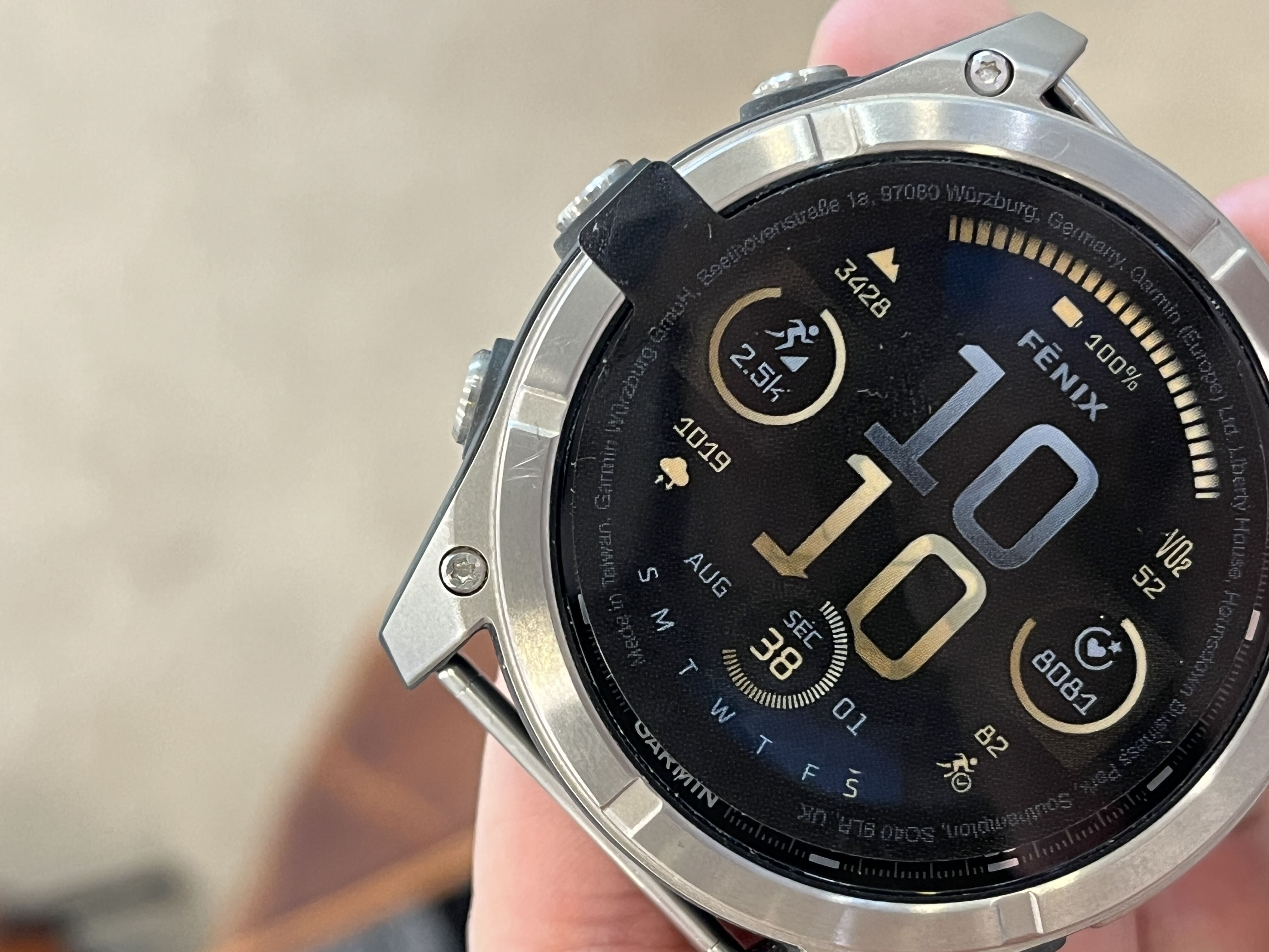  Pre- Owned Garmin fēnix® 8 - 51 mm AMOLED Sapphire Graphit/Carbongrau Titan inklusive Ersatzarmband 010-02905-40 