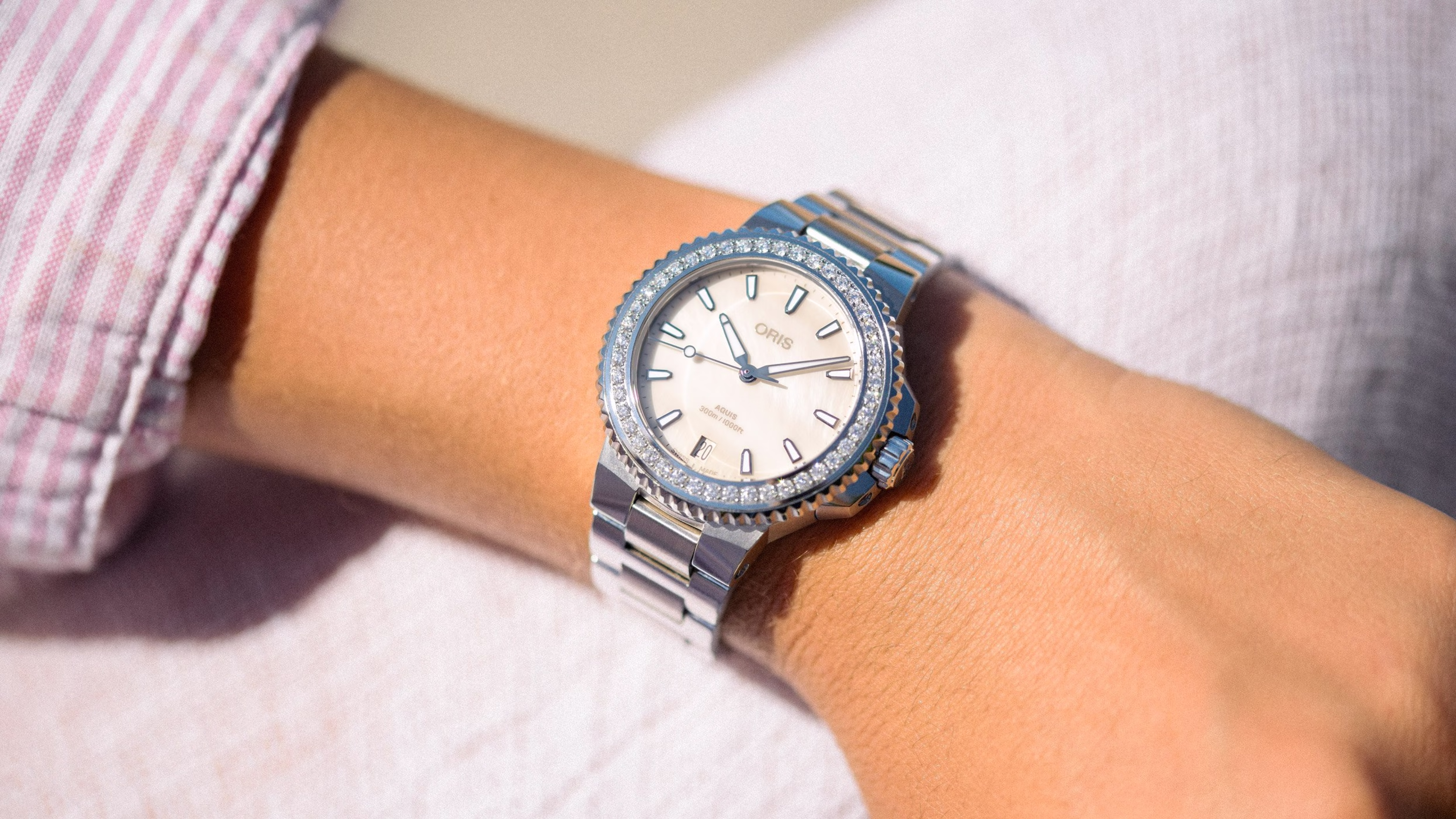 Oris Aquis Date Diamonds 36,5mm Damenuhr 01 733 7792 4956-07 8 19 05P