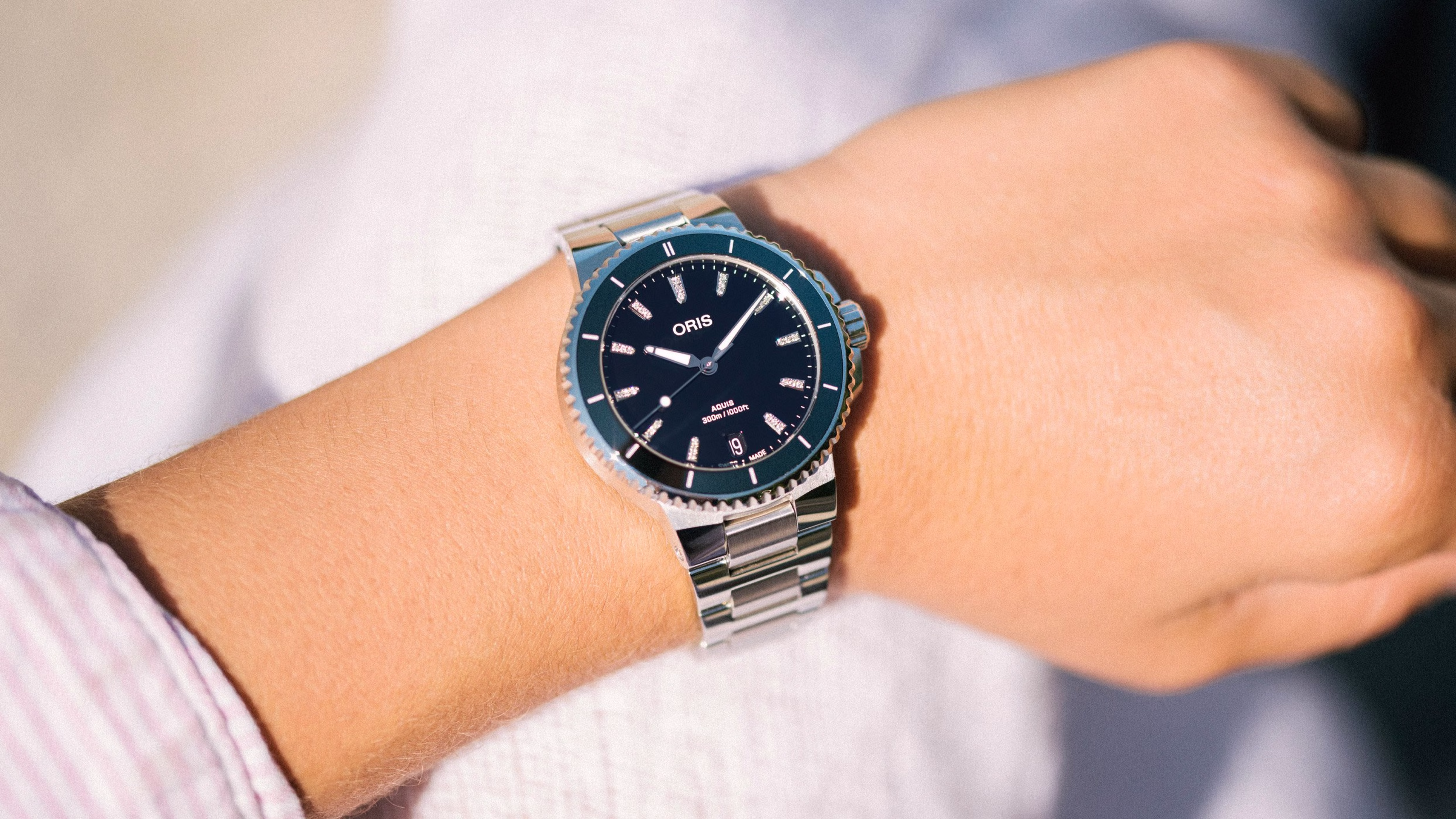 Oris Aquis Date Diamonds 36,5mm Kautschukband Damenuhr 01 733 7792 4194-07 8 19 05P