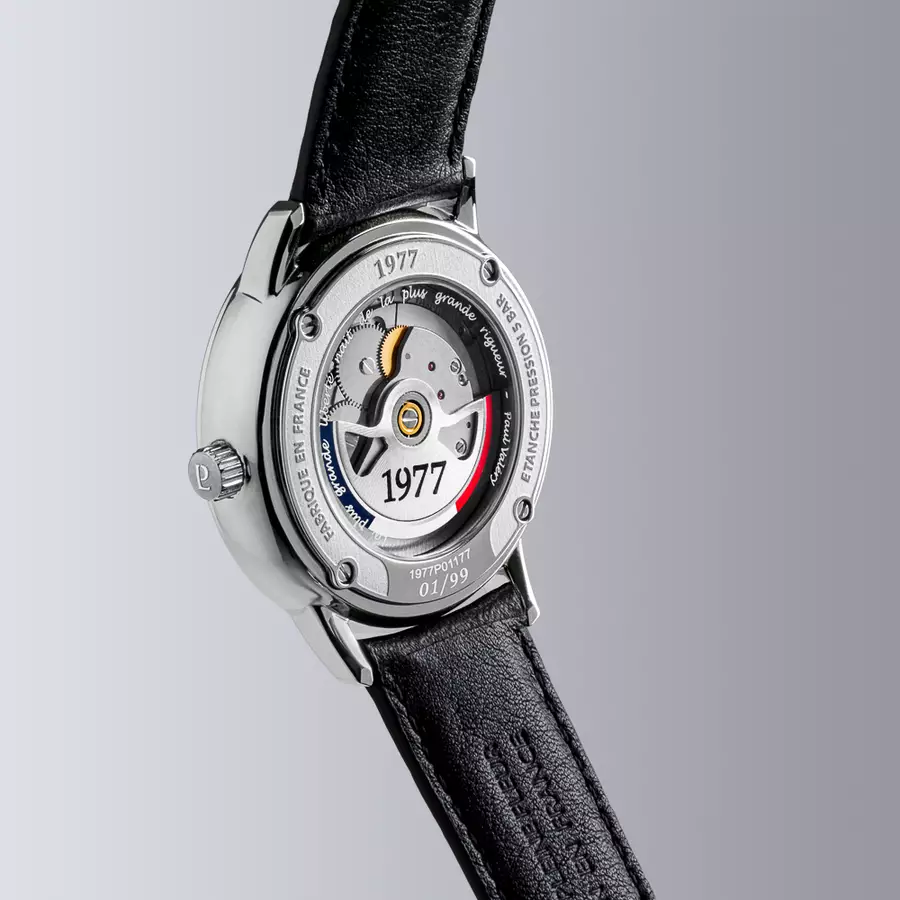 1977 EDMOND Automatique, 40 MM, Cadran Bleu Glacier, Bracelet Cuir Noir Men's Watch 1977P01163