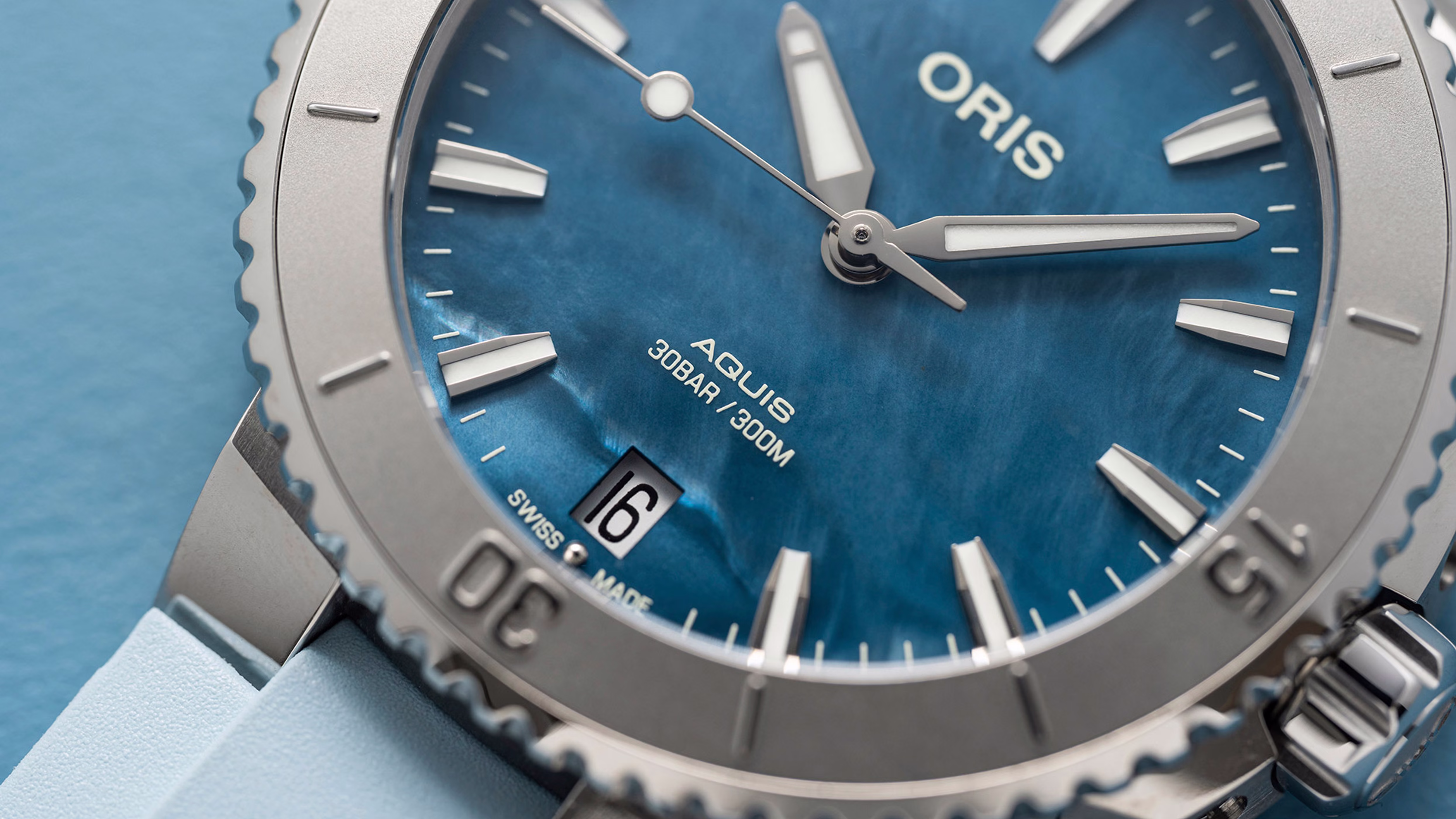 Oris Aquis Date 36,5mm Kautschukband Perlmutt Blau Damenuhr 01 733 7770 4155-07 4 18 65FC