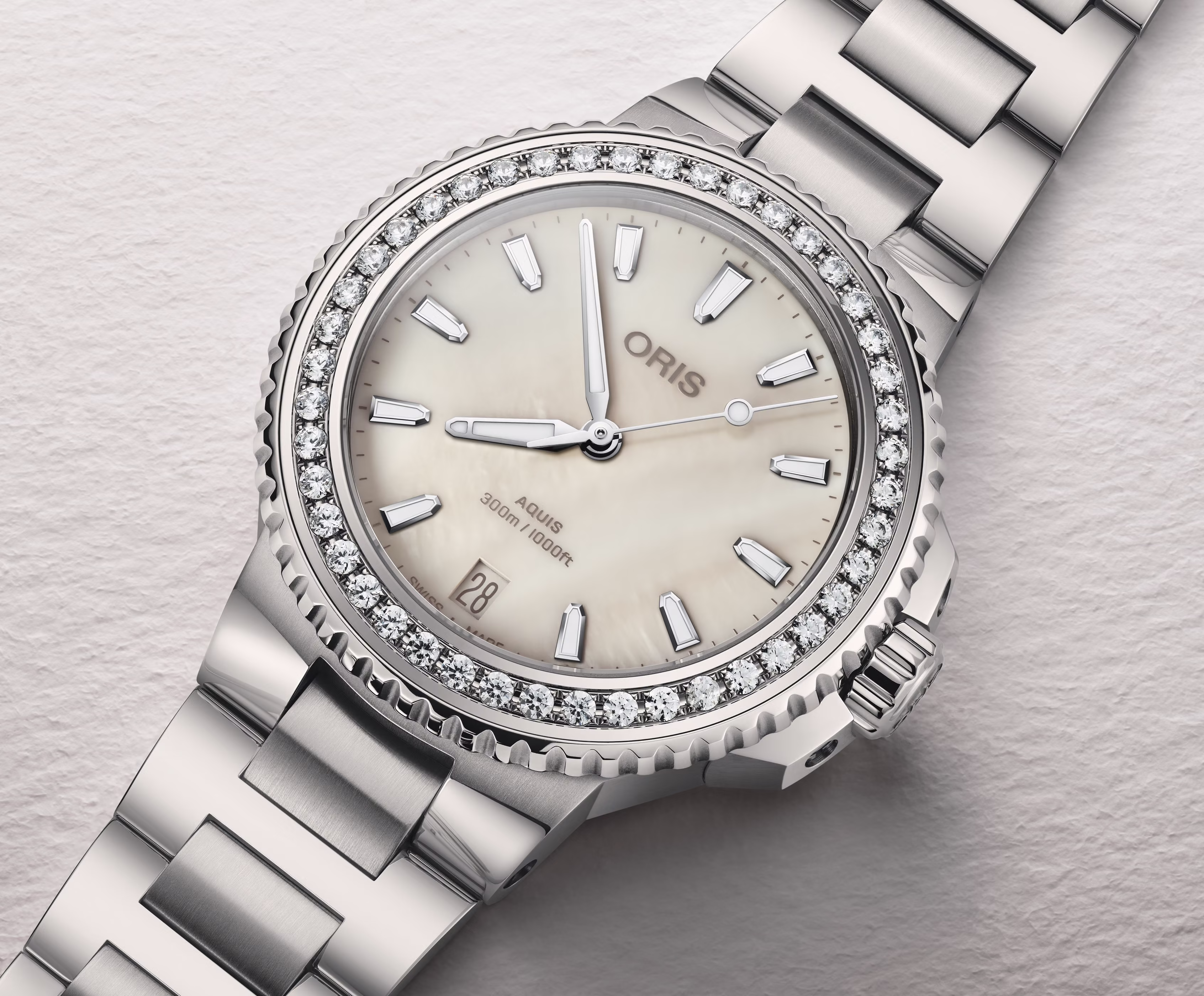 Oris Aquis Date Diamonds 36,5mm Damenuhr 01 733 7792 4956-07 8 19 05P