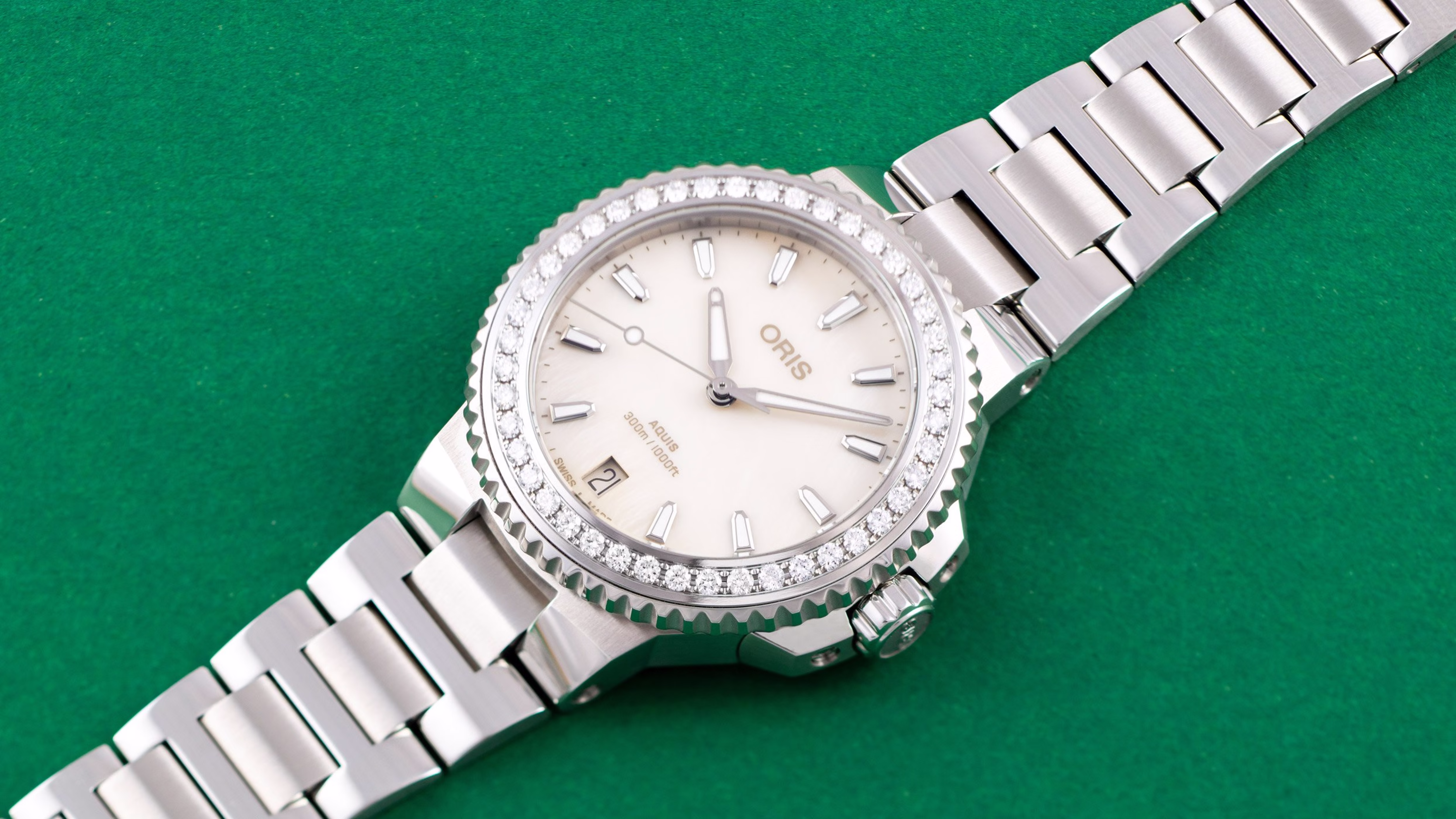Oris Aquis Date Diamonds 36,5mm Damenuhr 01 733 7792 4956-07 8 19 05P