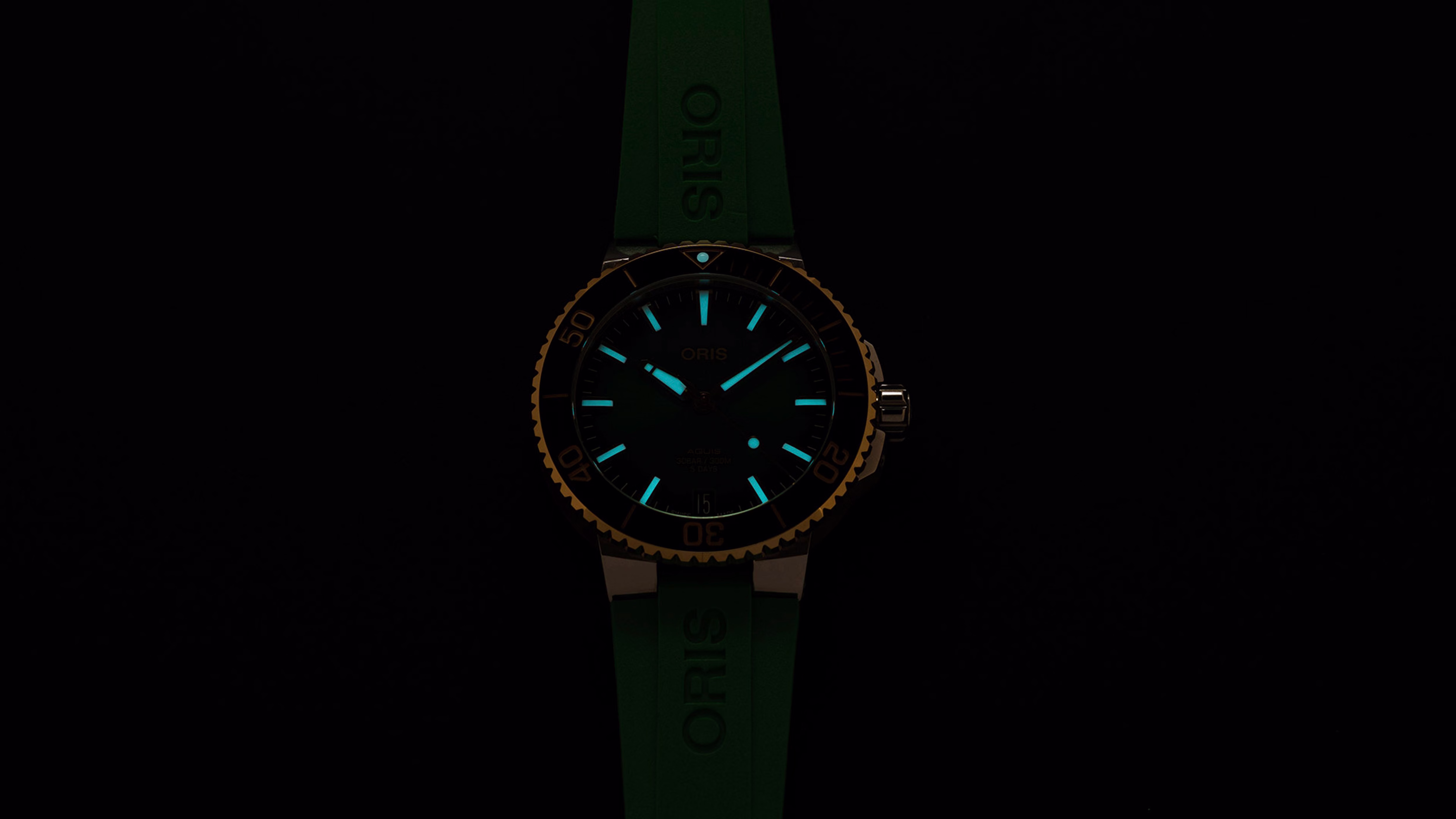 Oris Aquis Date Calibre 400, 41.5mm, rotating bezel in 18-karat yellow gold, diver's watch, green men's watch 01 400 7769 6357-07 4 22 77FC