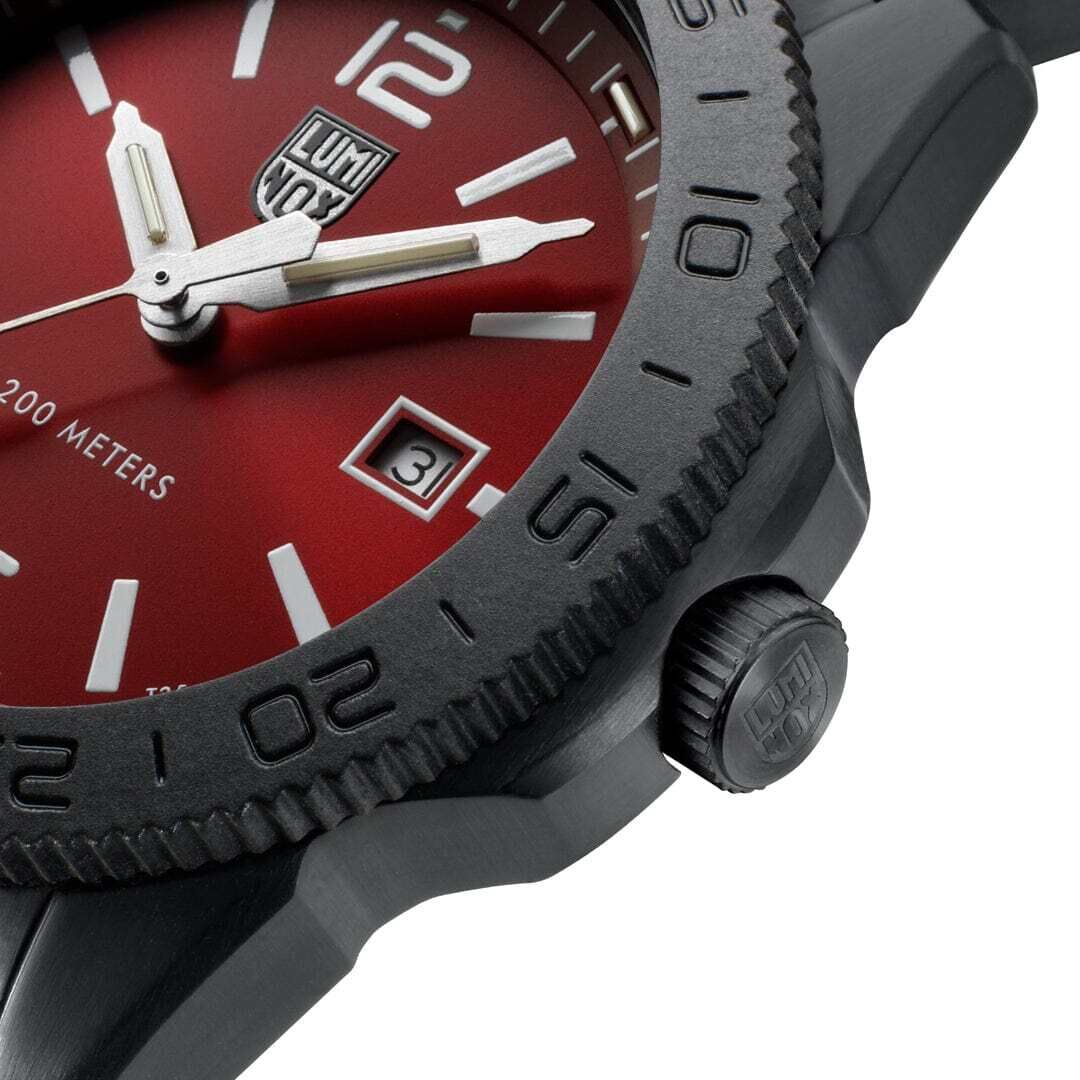 Luminox Pacific Diver 44 mm Taucheruhr 200 Meter wasserdicht Rot Herrenuhr XS.3135.B
