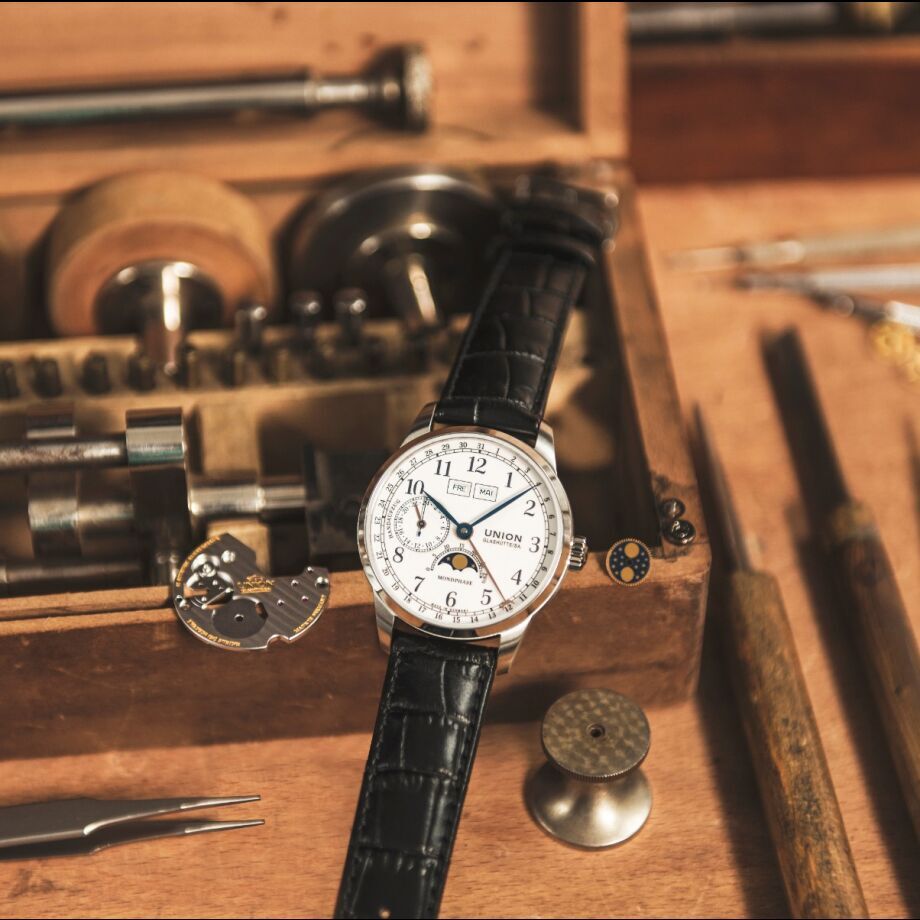 crop_union_d007-458-16-017-00_1893_johannes_d_rrstein_edition_gent_moon_phase_mood Union Glashütte 1893 Johannes Dürrstein Edition men's watch D007.458.16.017.00