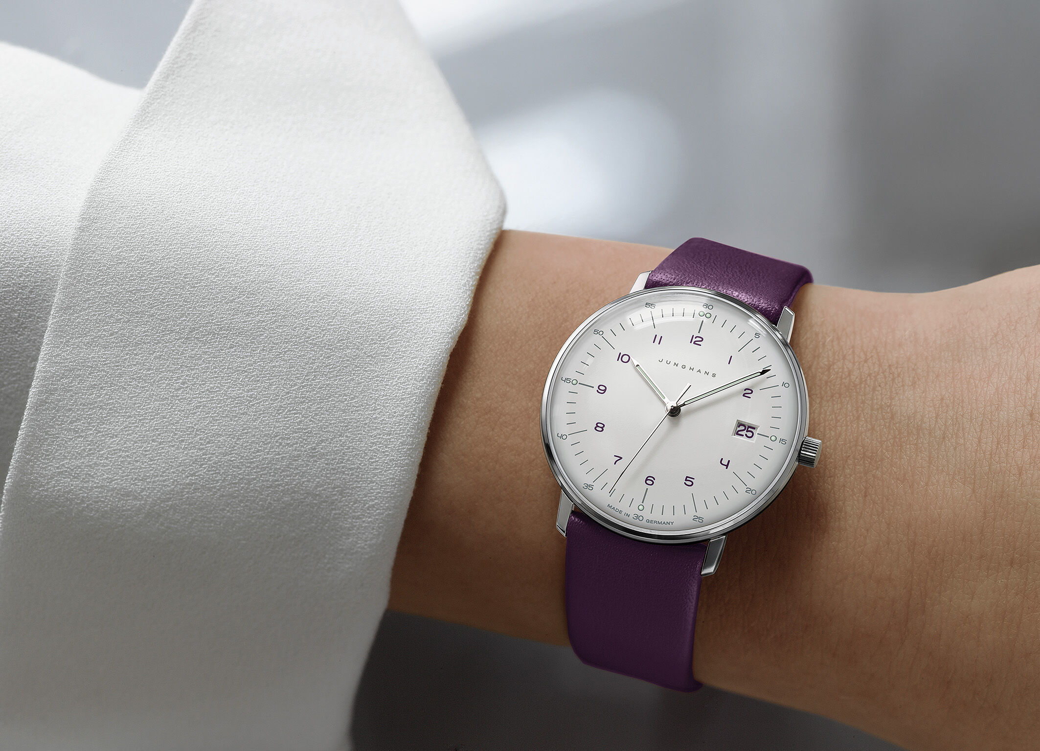 Junghans max bill Damen Lila Lederarmband Damenuhr 47/4558.02
