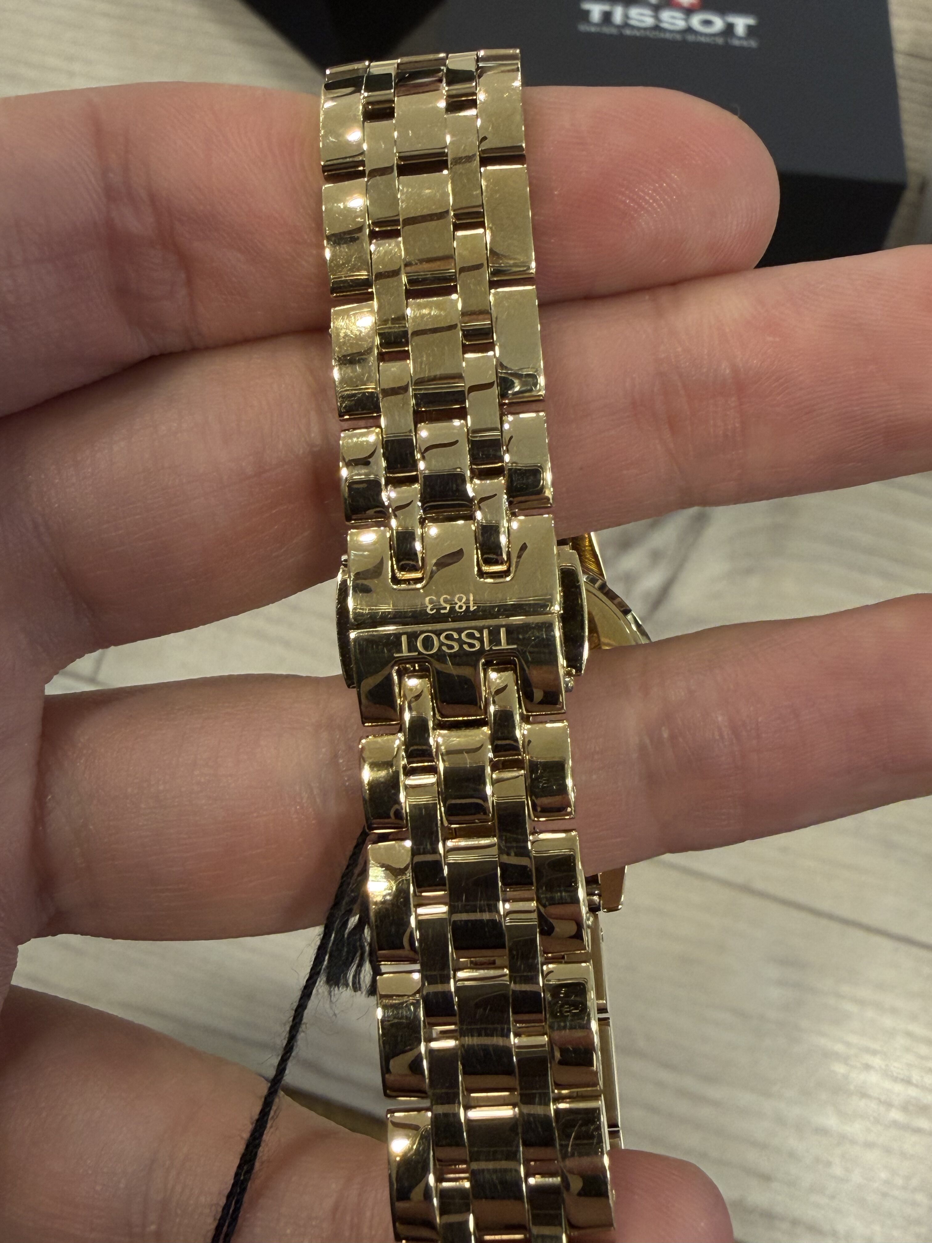 PRE-Owned Tissot Classic Dream 28mm Gold Damenuhr T129.210.33.263.00