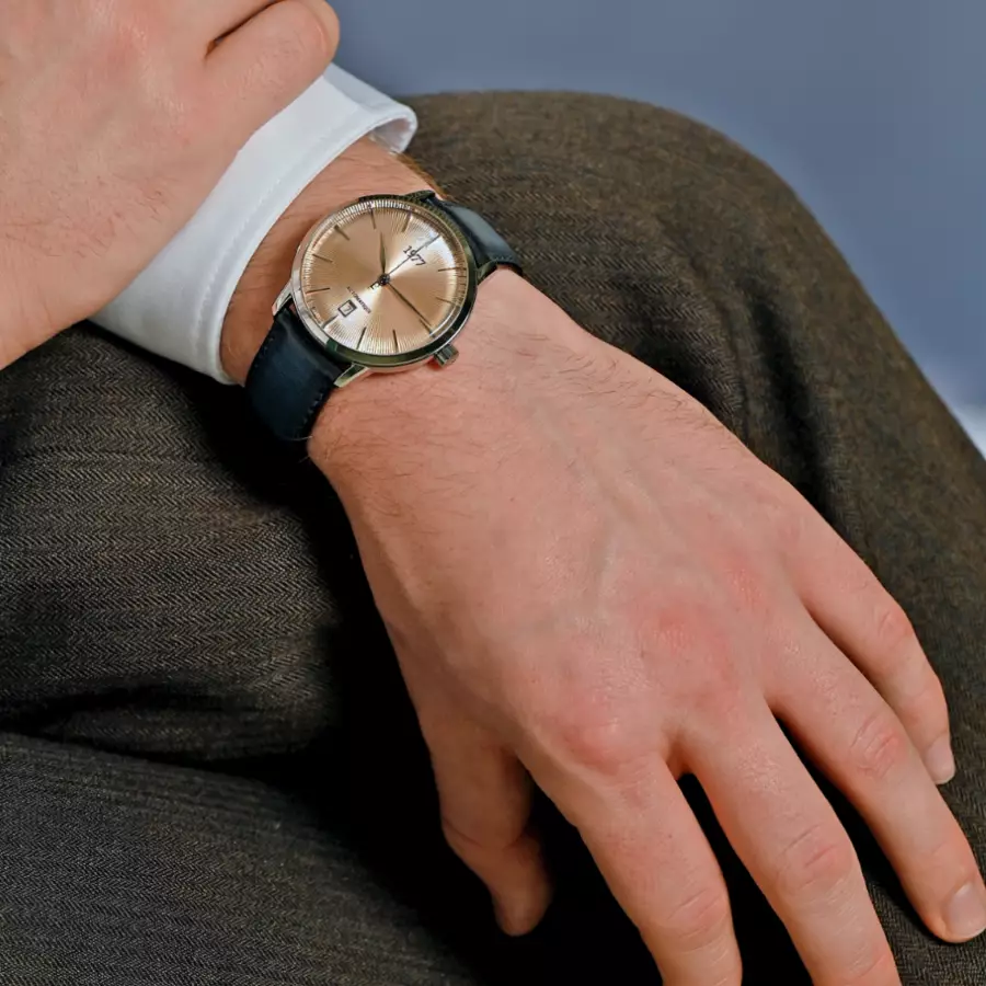 1977 EDMOND Automatique, 40 MM, Cadran Saumon, Bracelet Cuir Noir Men's Watch 1977P01156