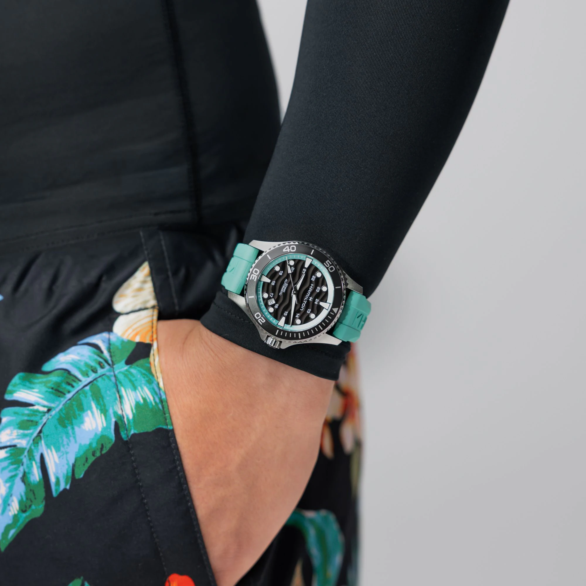 Hamilton Khaki Navy Scuba 40 mm, Turquoise, Limited Edition Men's Watch H82415331