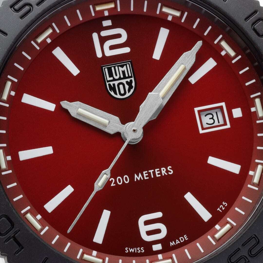 Luminox Pacific Diver 44 mm Taucheruhr 200 Meter wasserdicht Rot Herrenuhr XS.3135.B