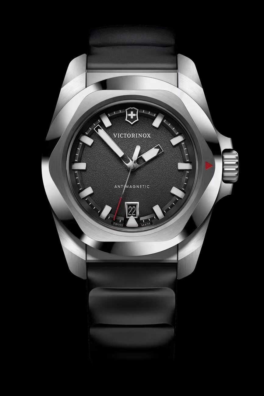 Victorinox I.N.O.X. Quartz 41mm 20 ATM Kautschukarmband Herrenuhr 242028