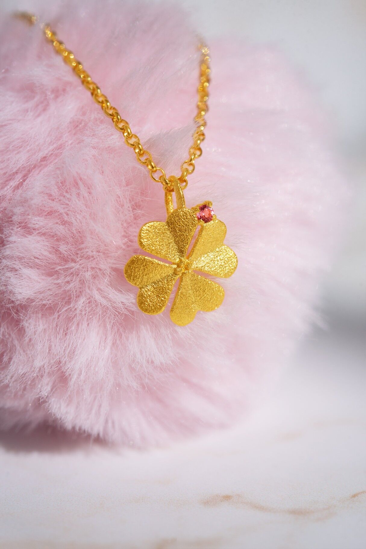 Bernd Wolf Kette Kleenika Designlinie Glücksbringer, Turmalin pink, Kleeblatt, 24-Karat-goldplattiert