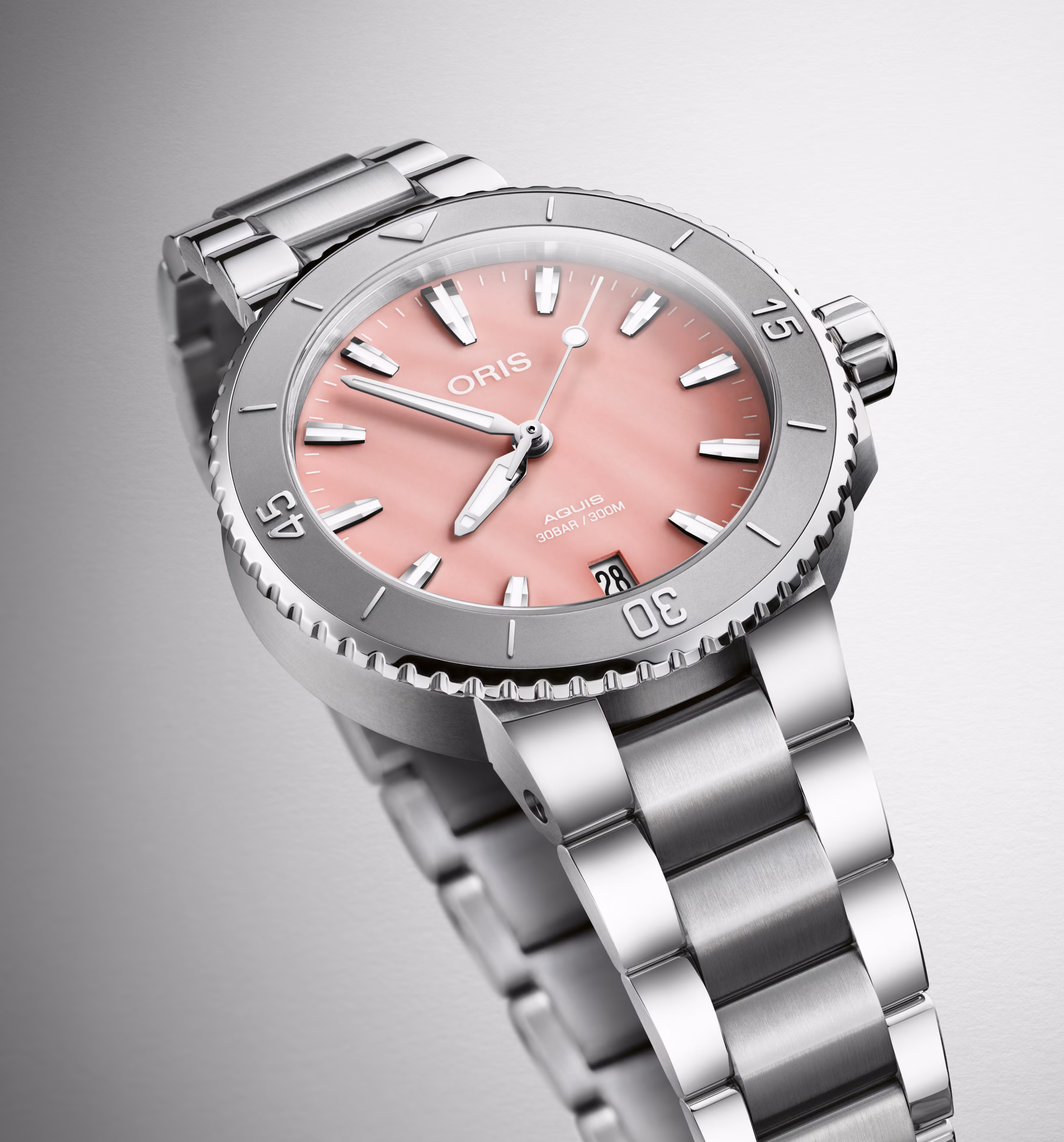 Oris Aquis Date 36.5mm, multi-piece stainless steel case, red mother-of-pearl ladies' watch 01 733 7770 4158-07 8 18 05P