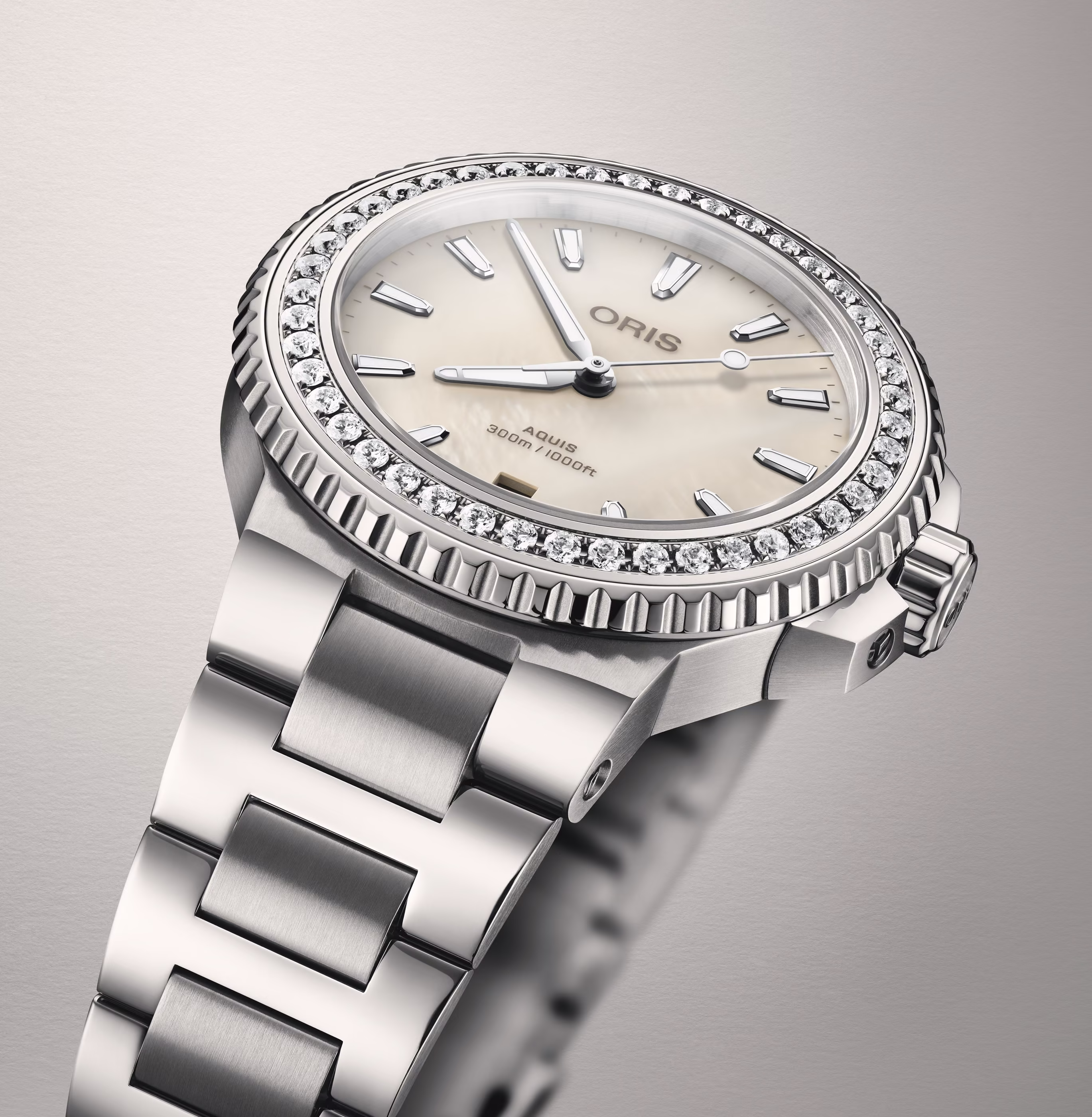 Oris Aquis Date Diamonds 36,5mm Damenuhr 01 733 7792 4956-07 8 19 05P
