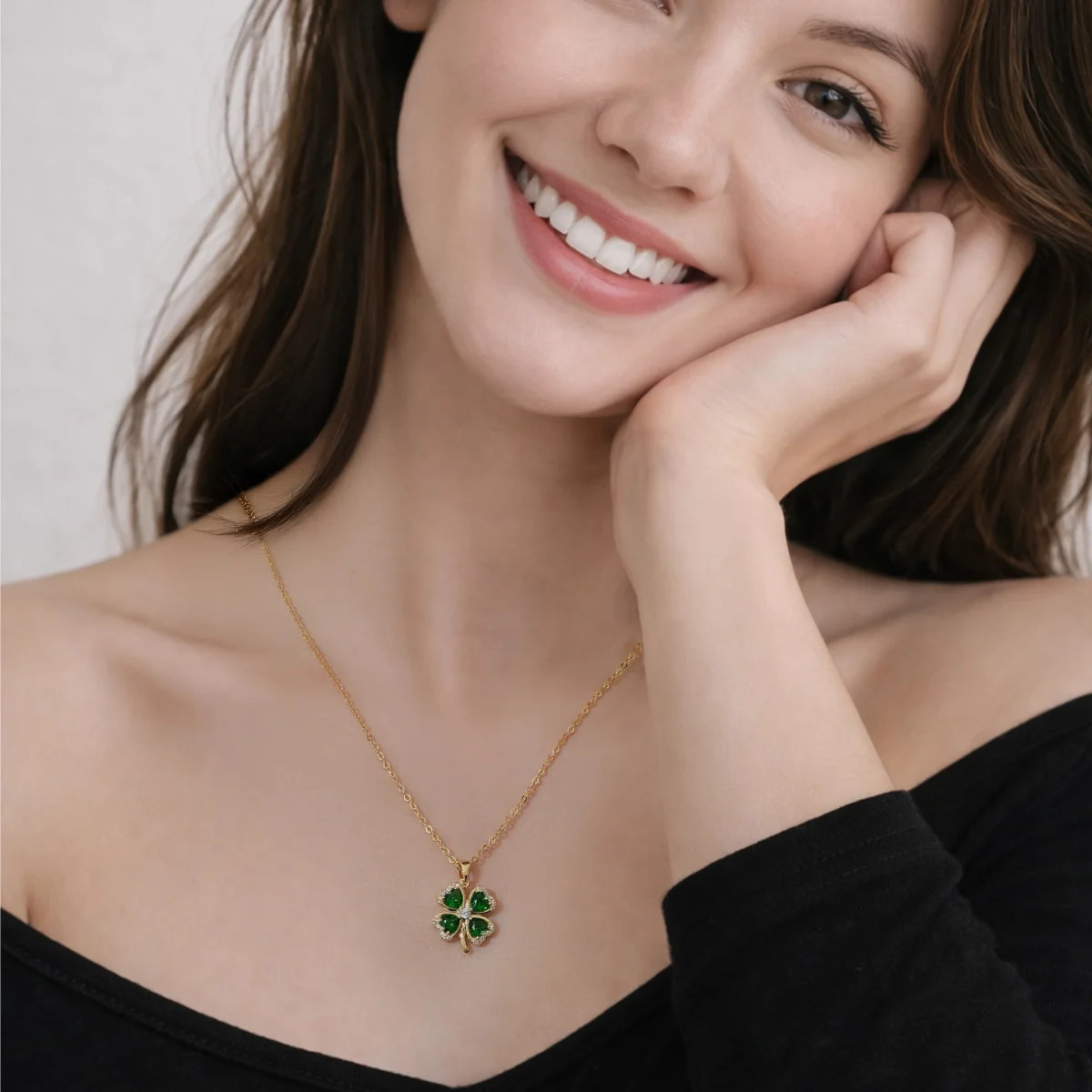 At the time, Calina cloverleaf pendant, emerald green zirconia, four clover leaves