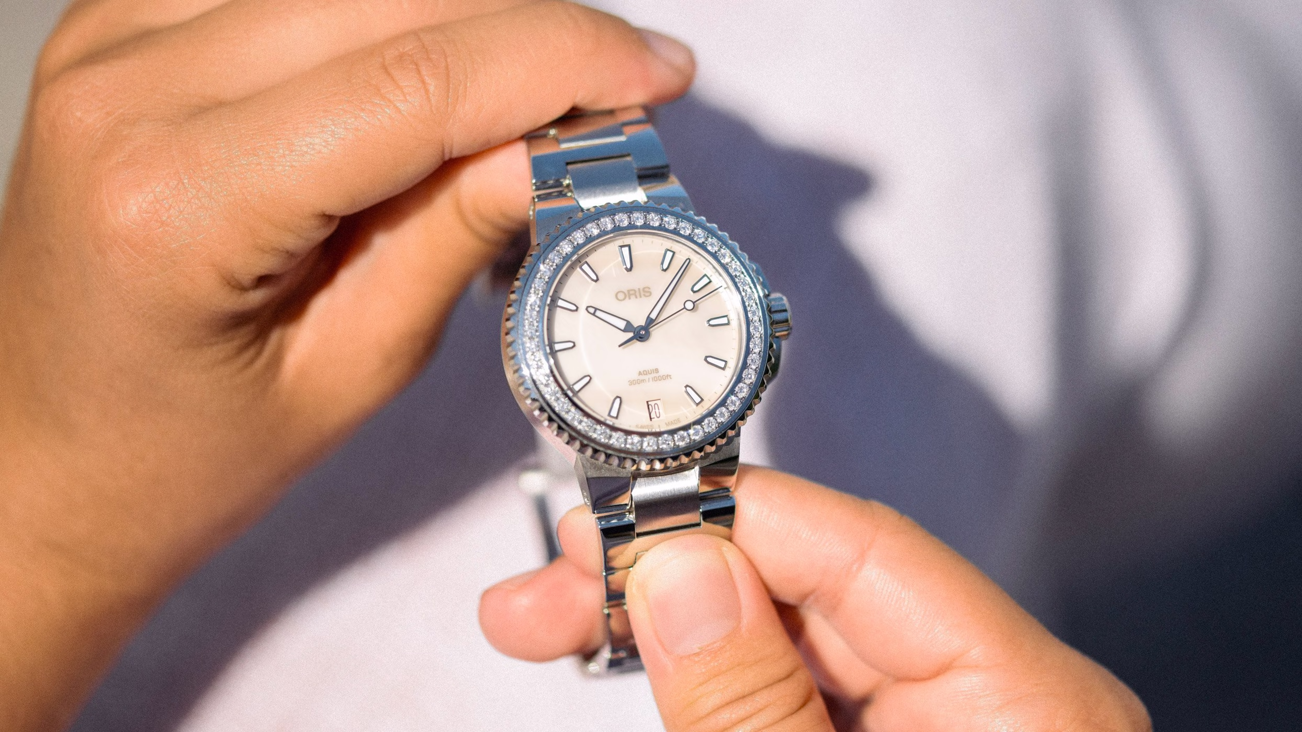 Oris Aquis Date Diamonds 36,5mm Damenuhr 01 733 7792 4956-07 8 19 05P